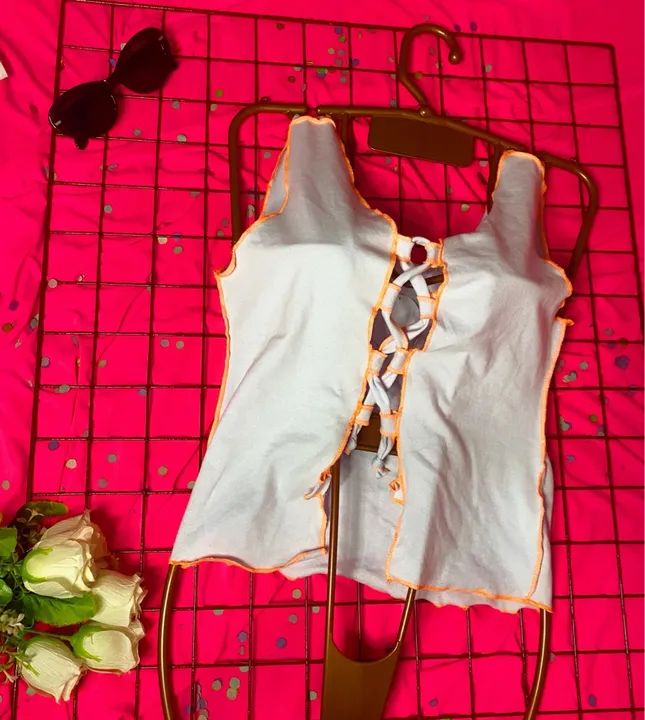 Top cropped branco com amarração