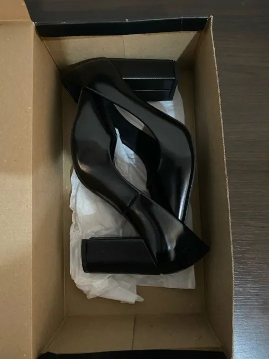 Sapatos de salto alto preto - Foto 3