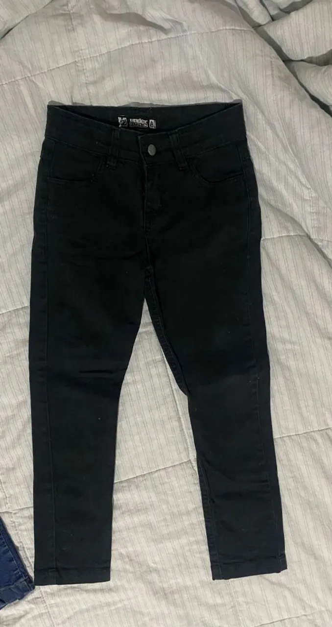 Conjunto de bermudas e calças.