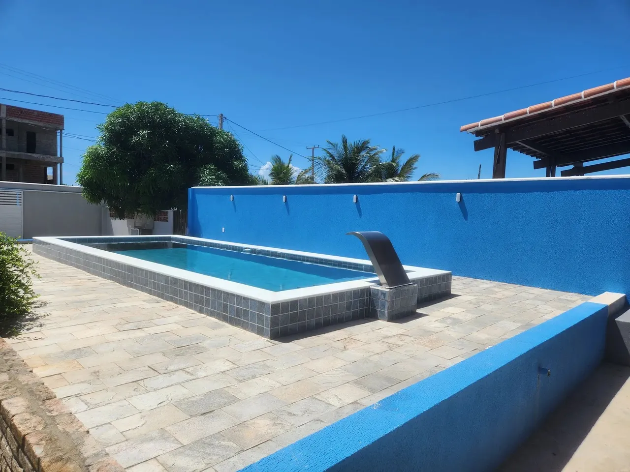 EXCELENTE CASA recém construída