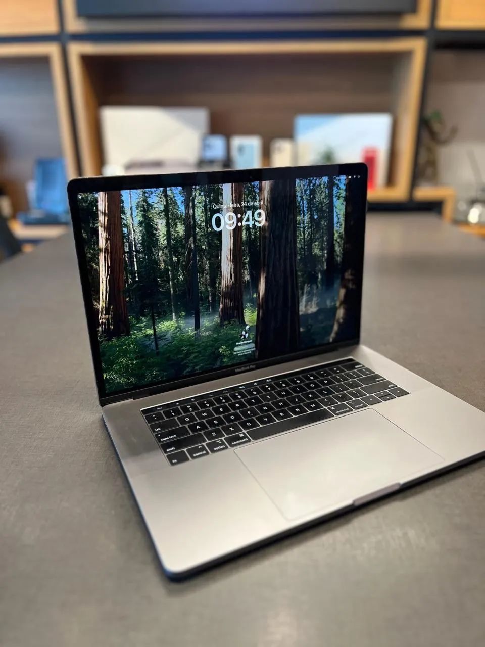 美品 MacBook Pro Retina 2019 TouchBar付き Macbook Pro 2019, Tela 16