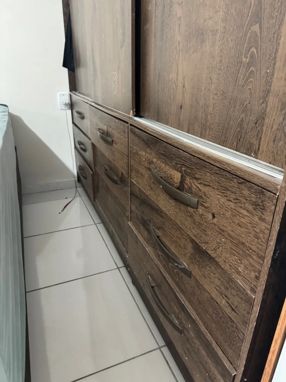 Guarda-Roupa com gaveteiro em madeira