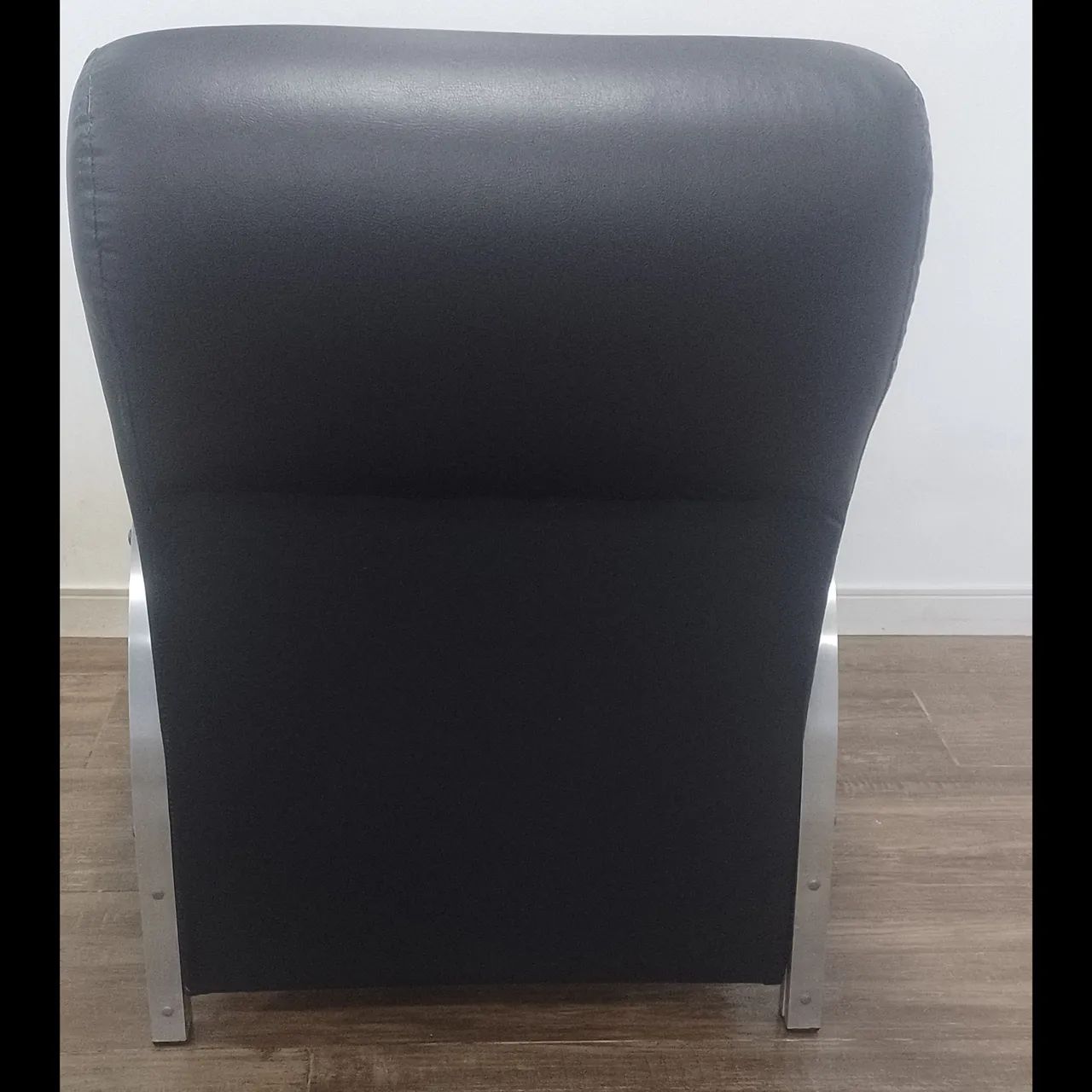 Leather Armchair65579523459587123