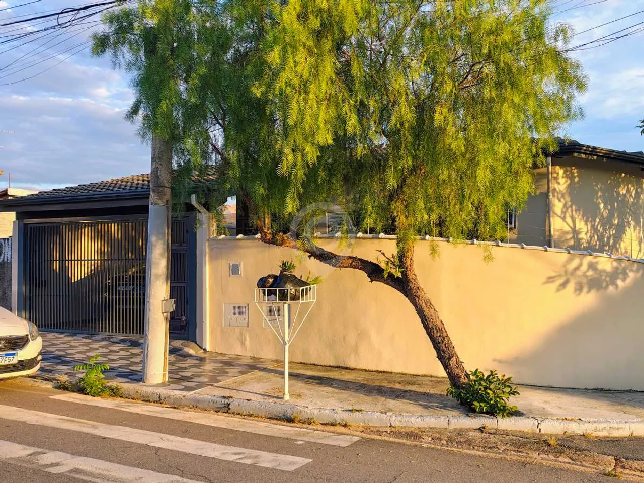 Casa de rua : / Residencial / Loteamento Rei de Ouro