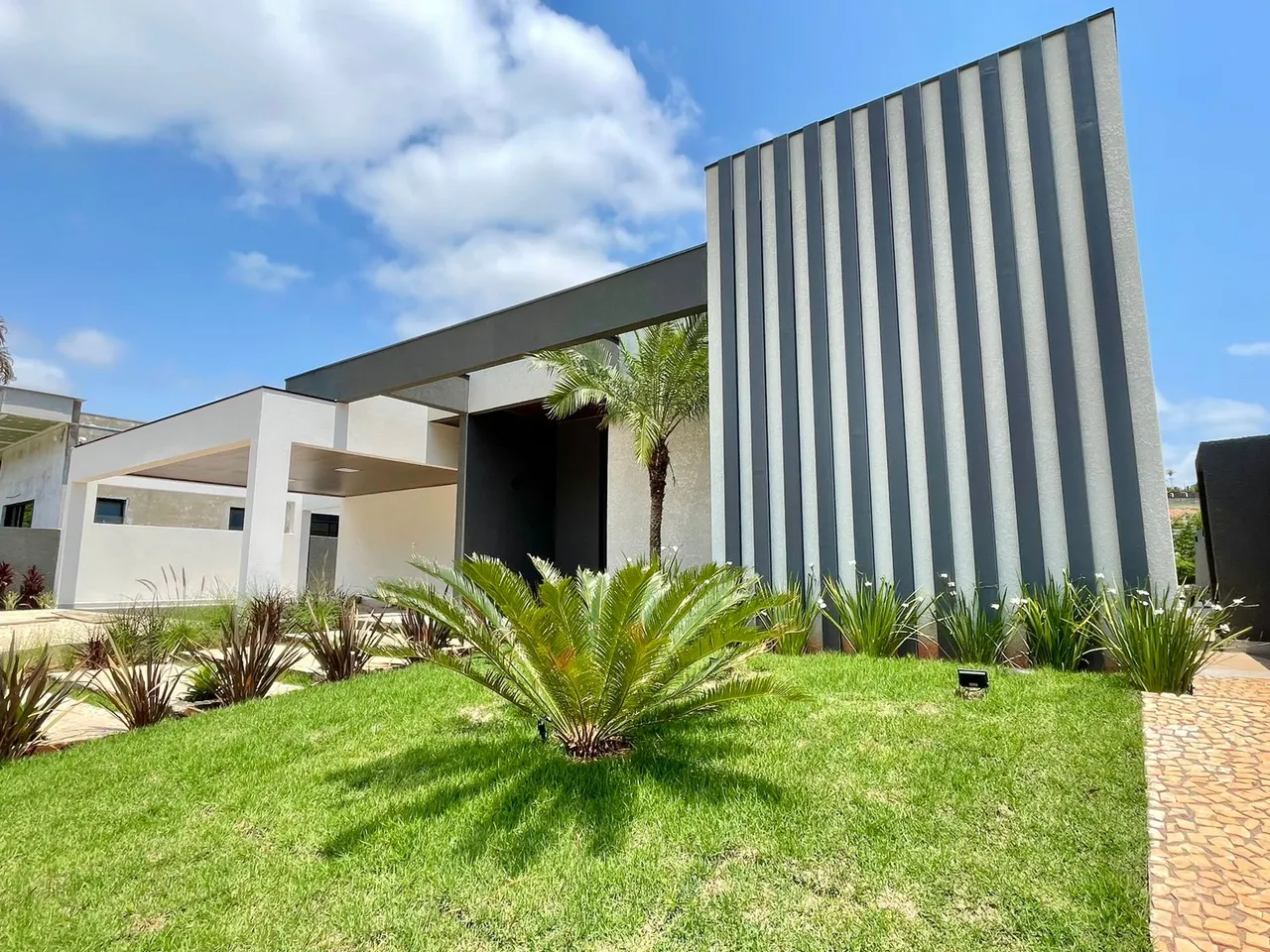 Excelente Casa Térrea à venda no Condomínio Shambala III em Atibaia, mobiliada