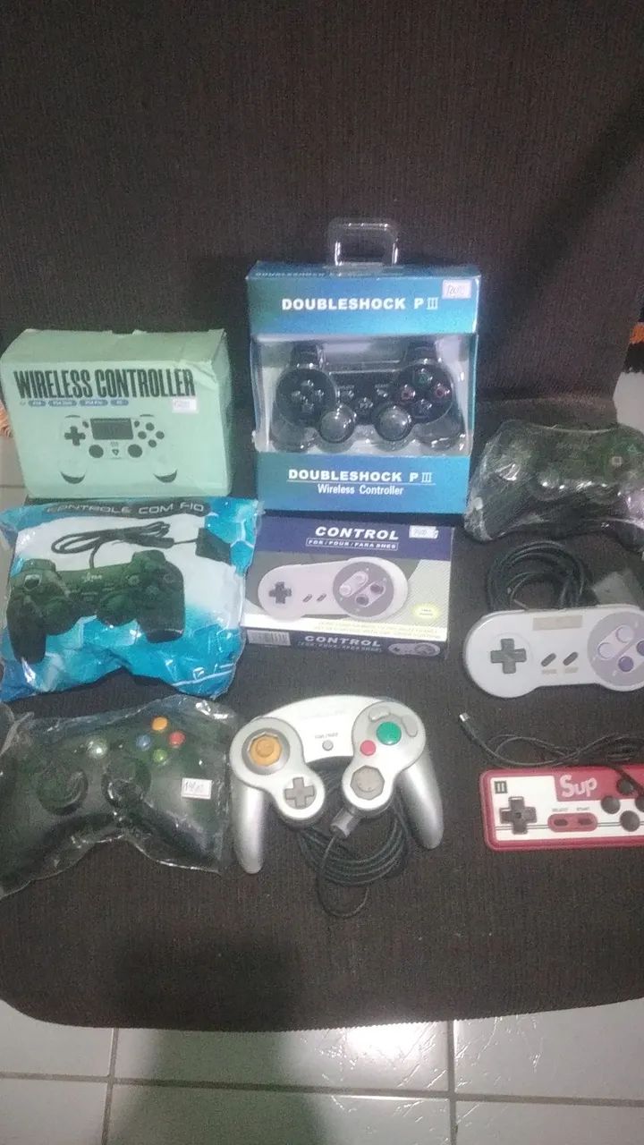 Controles gamers variados 