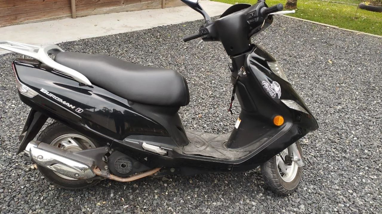 Burgman 125 com acessórios  - Foto 4