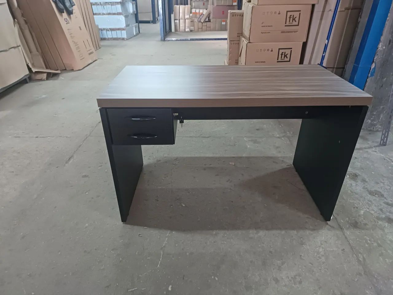 Mesa de escritório com 2 gavetas.( só novas ) - Foto 3