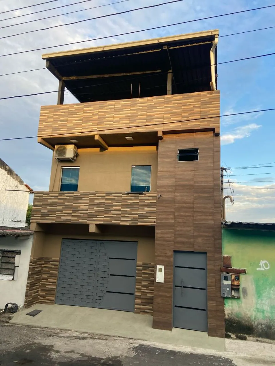VENDO LINDA CASA TRIPLEX... VALOR NEGOCIÁVEL