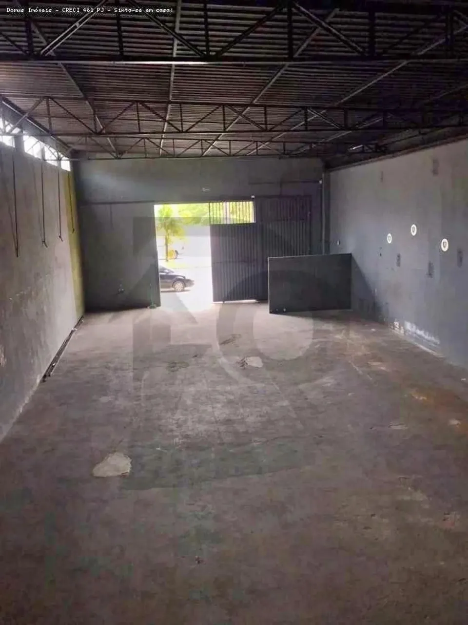 Ponto Comercial no Bairro Atalaia com 300m², 2 Escritórios e 2 Banheiros