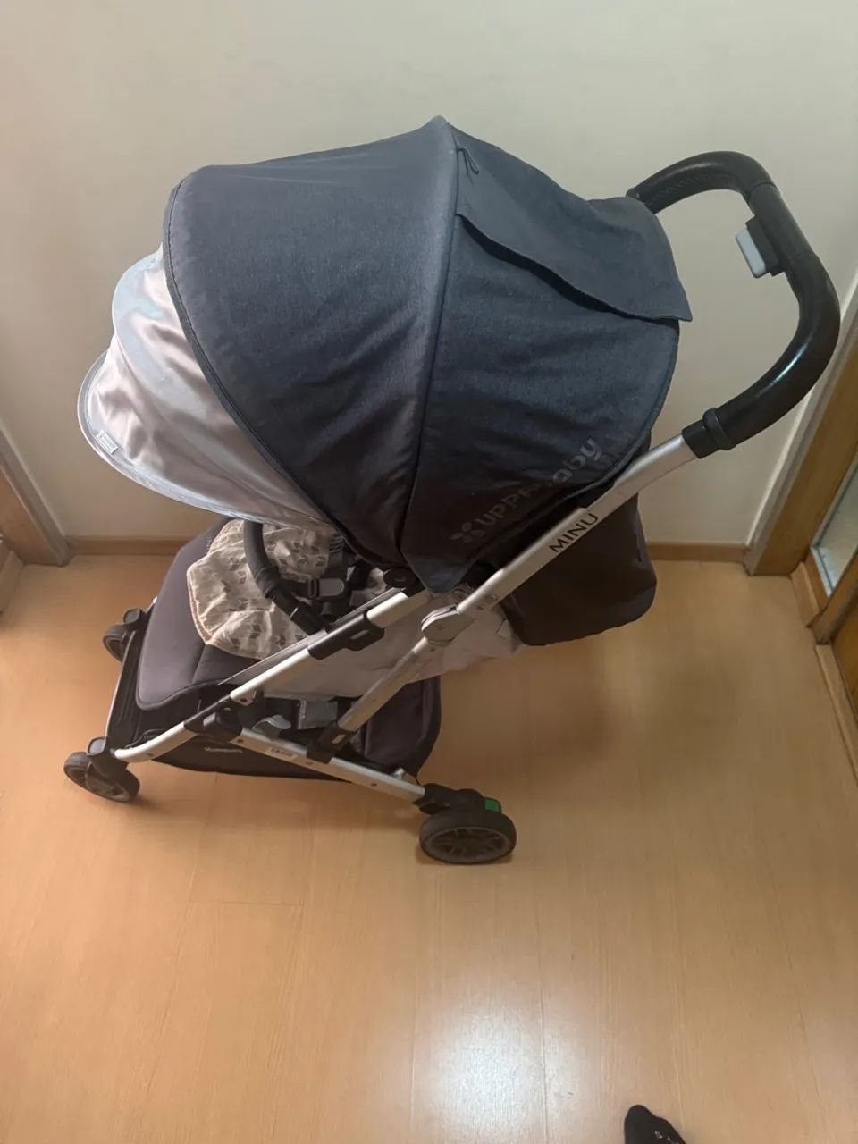 Carrinho de bebê uppa baby minu leve, compacto e moderno - Foto 4