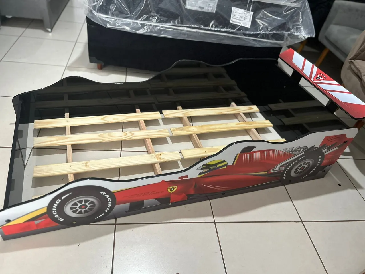 Mini Cama Infantil Carrinho de Corrida - Diversão e Conforto!