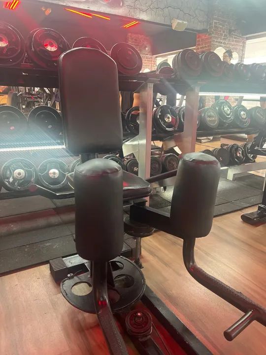 Aparelho de Musculação para Pernas - Usado - Foto 3