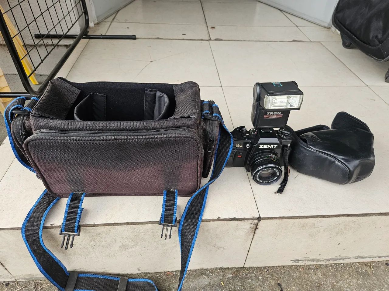 Câmera Zenit 12XL com Flash e Acessórios