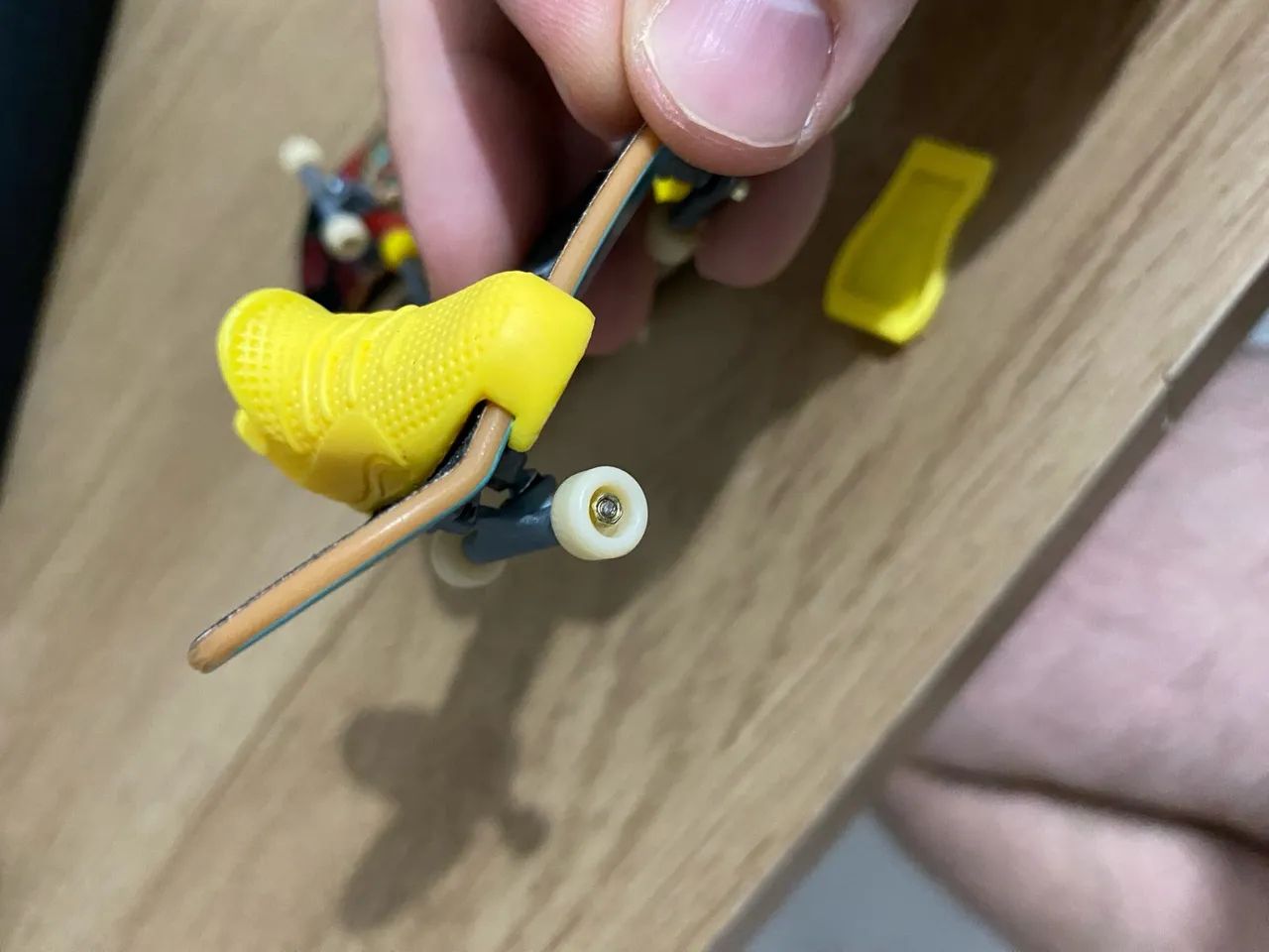 Três skates teck deck + par de tênis para dedos  - Foto 3