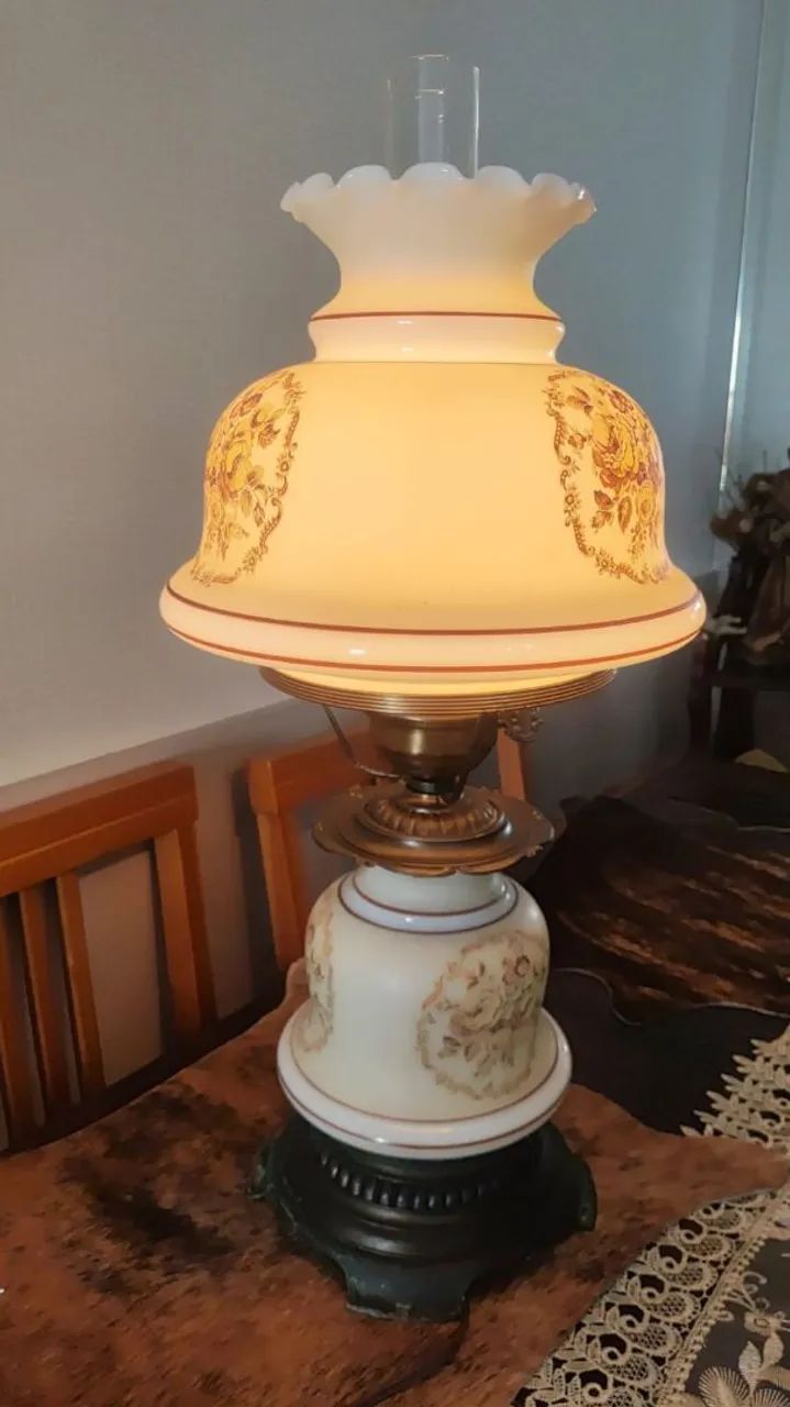 Luminária  estilo vintage Quoizel GWTW, bege/rosa com estampa floral, pintada à mão.  - Foto 3