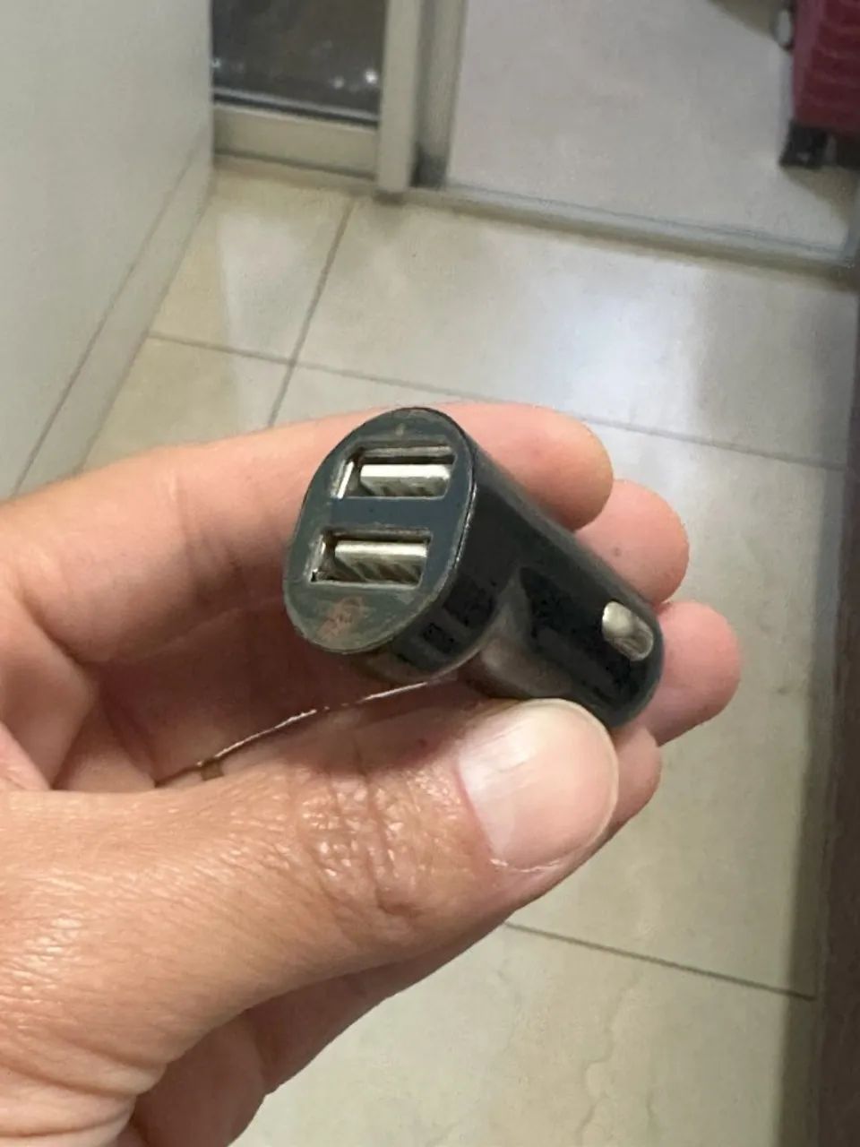 Carregador de Carro com 2 Entradas USB - Funcional