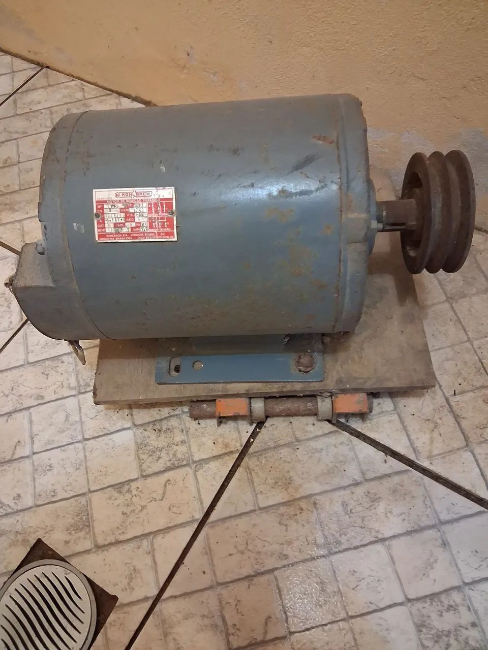 Motor trifásico kolbach 3 CV baixa rotação 