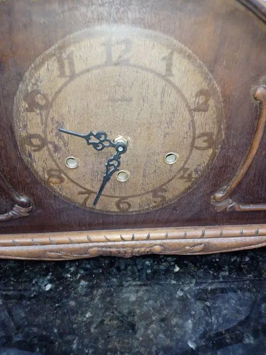 Relógio de madeira de mesa a pilha,u  - Foto 2