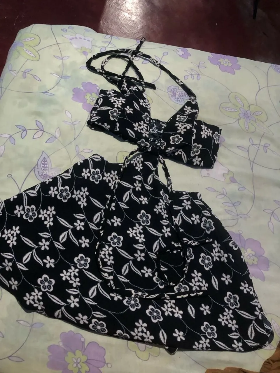 Conjunto de Praia Floral Preto e Branco