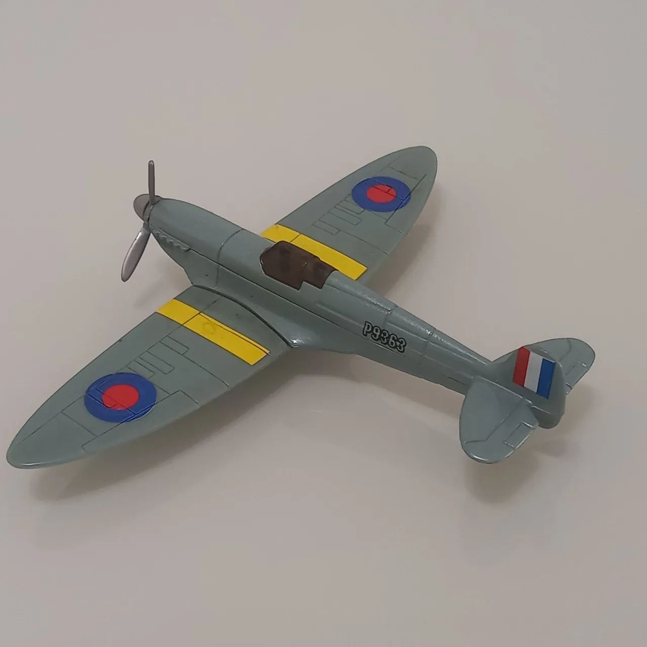 Miniatura Avião Spitfire P9363 - Foto 3
