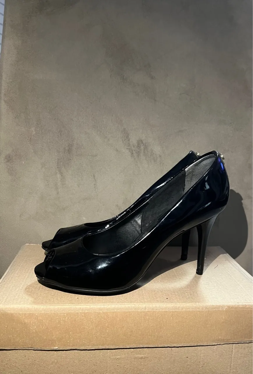 Sapato Peep Toe Couro Jorge Bischoff Verniz Preto Num.37
