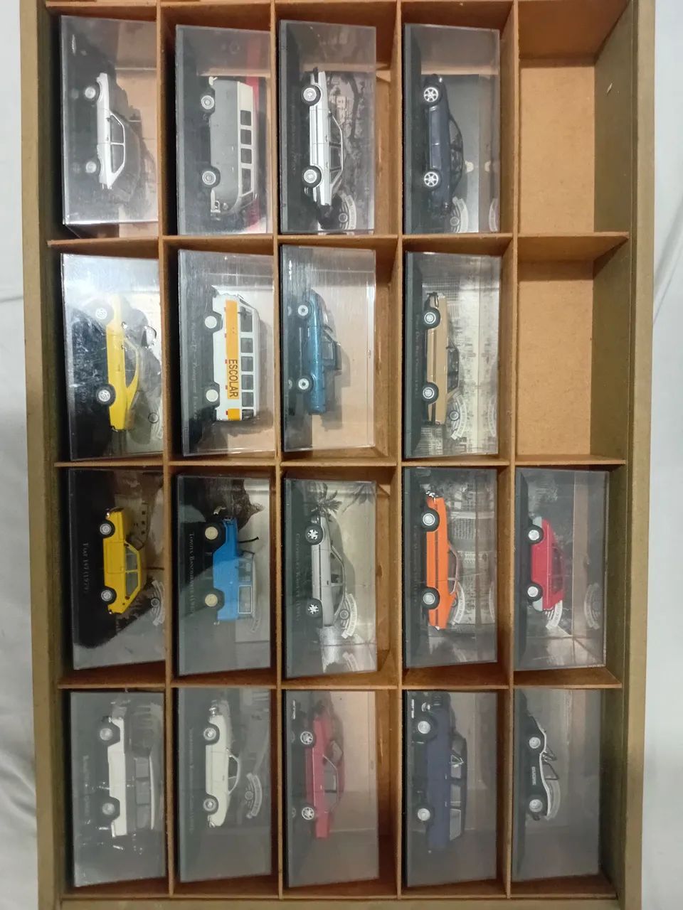 Miniaturas de carros colecionáveis 1:43 - Hobbies e coleções