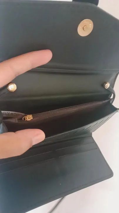 Bolsa de Ombro Preta com Fecho - Foto 5