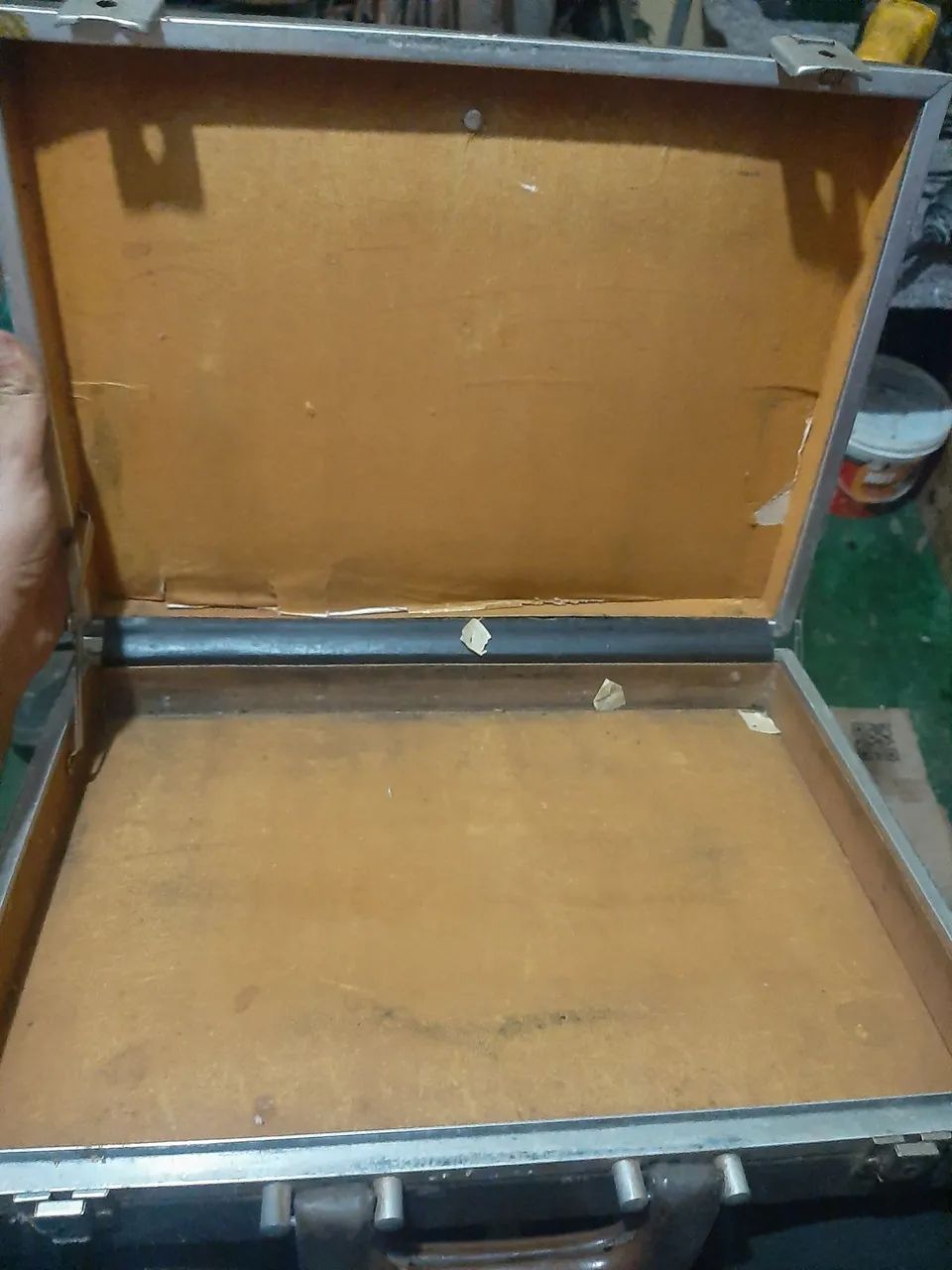 Old suitcase64985871573891123