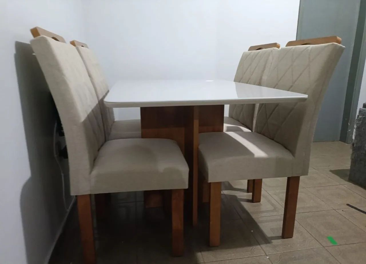 Mesa de jantar 120 com 4 cadeiras MDF  - Foto 2