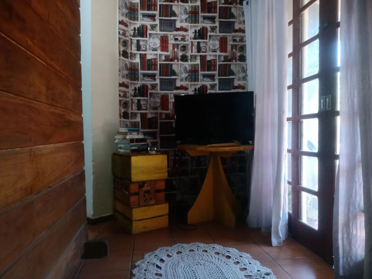 Divido apartamento de dois quartos no Rio Vermelho - Foto 5