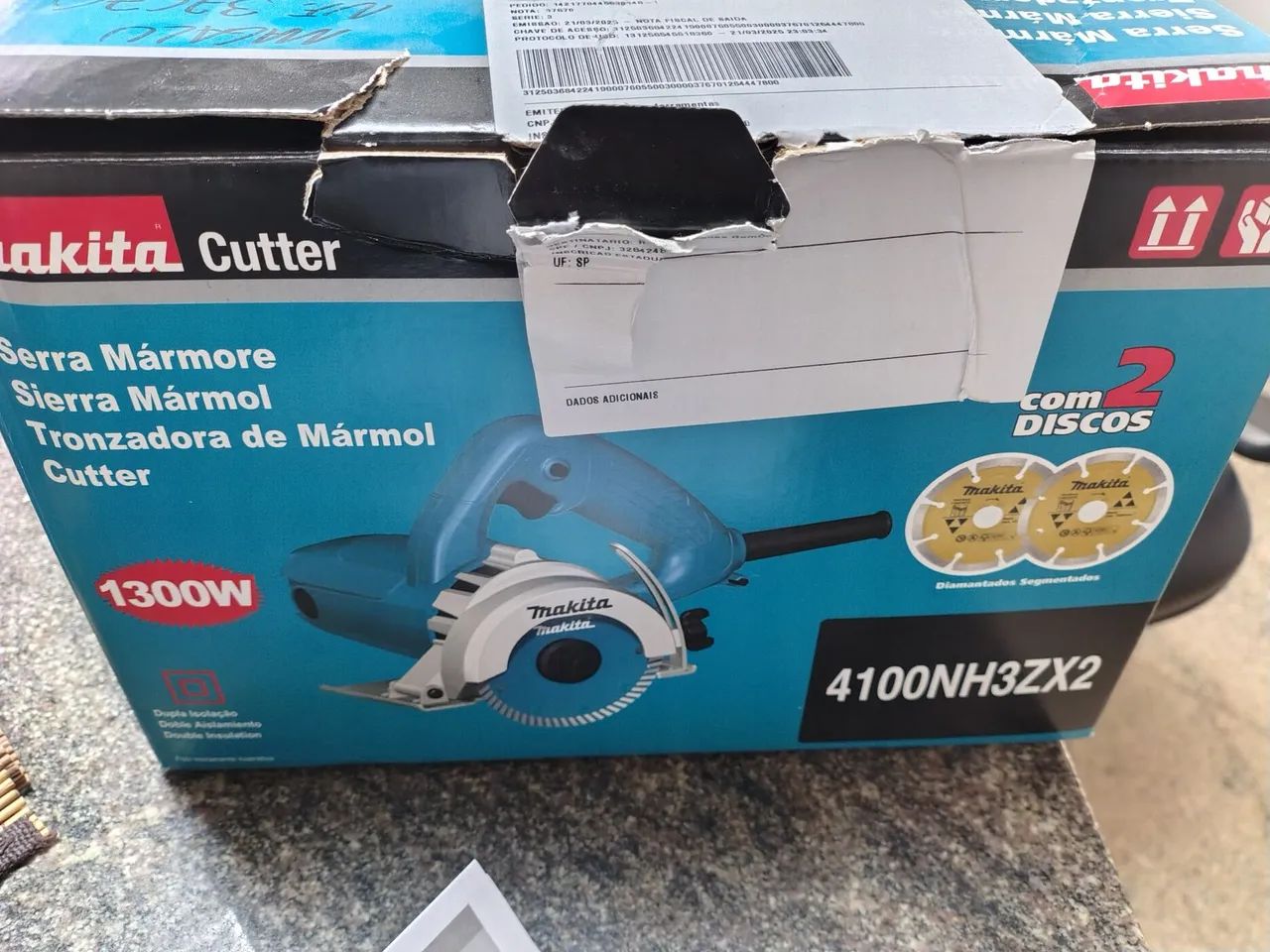 Serra Mármore Makita Nh3 1300w 220v com carvões novos originais e 2 discos - Foto 2