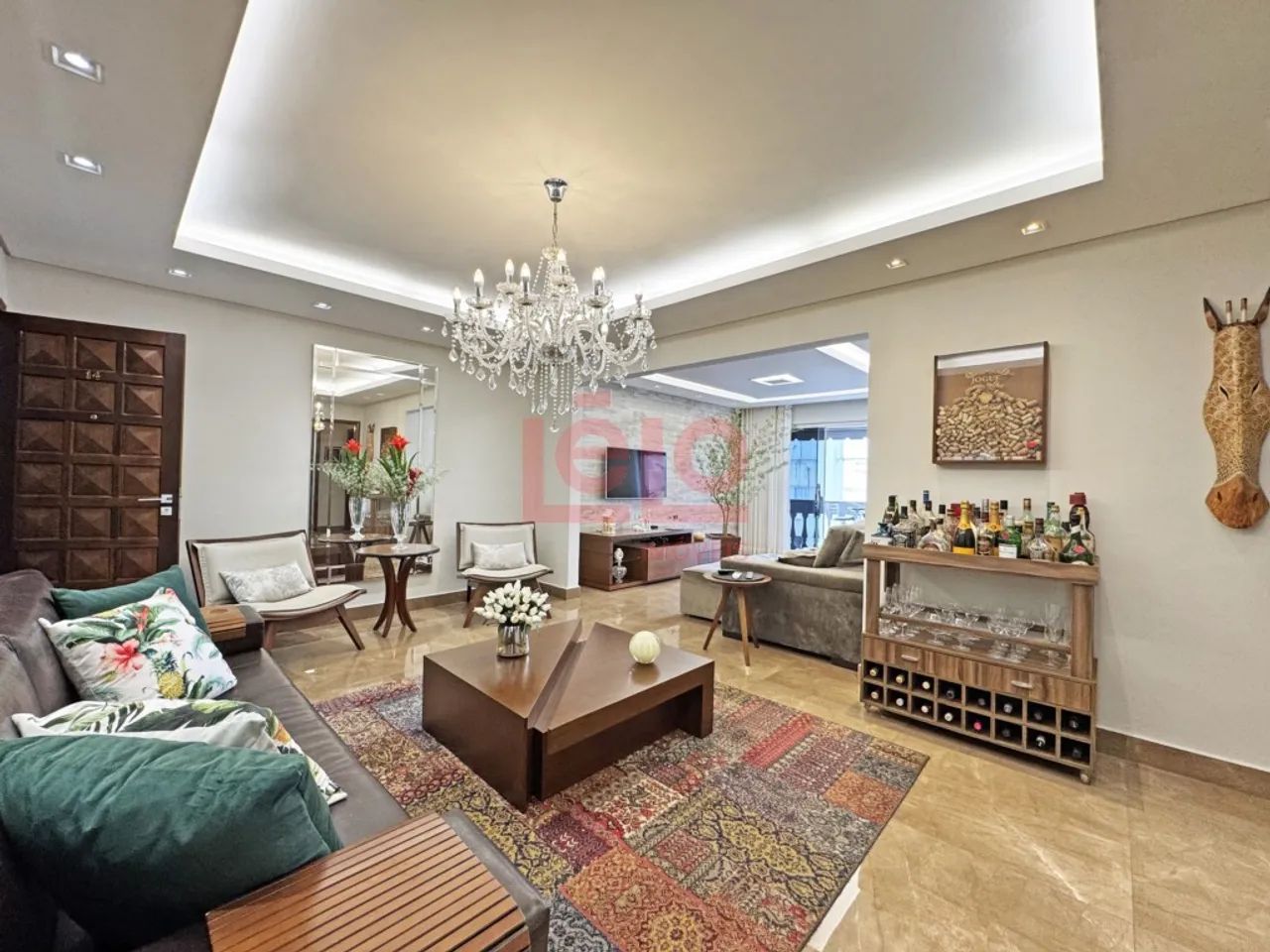 Apartamento lindíssimo todo reformado a 100 metros UEM. - Foto 3