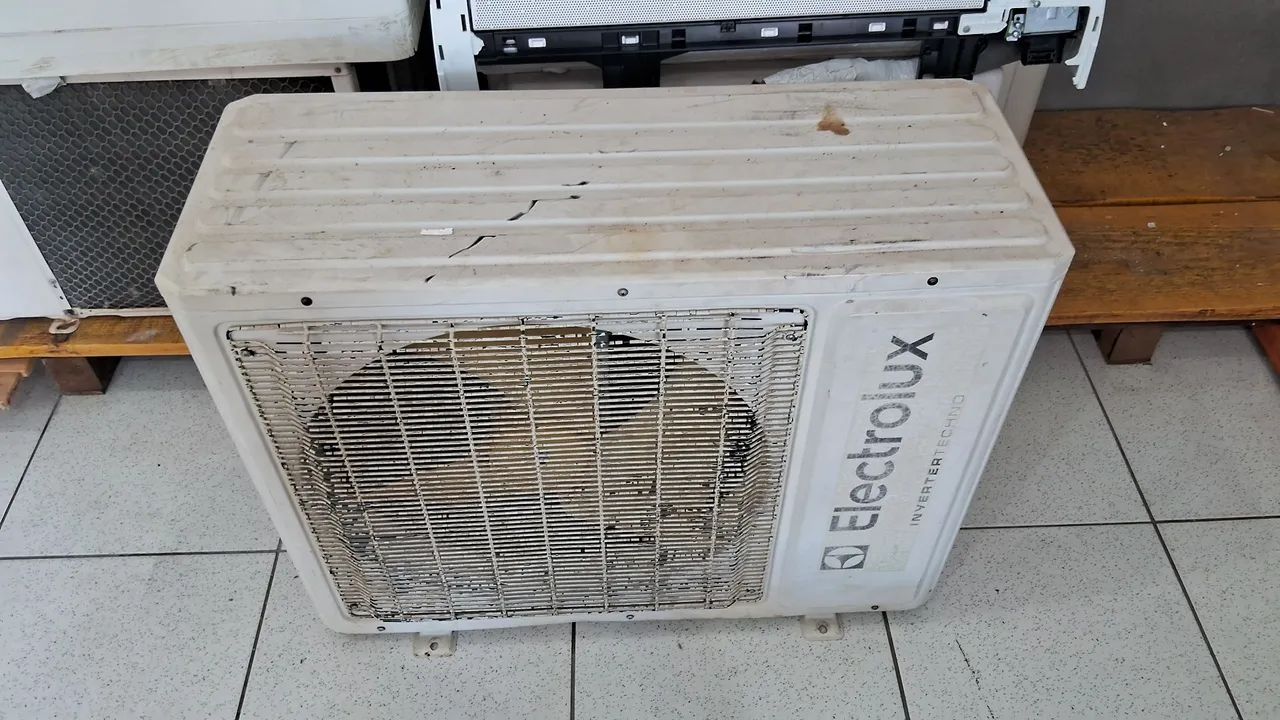 Condensadora Electrolux Inverter 18000Btus usada - Foto 2