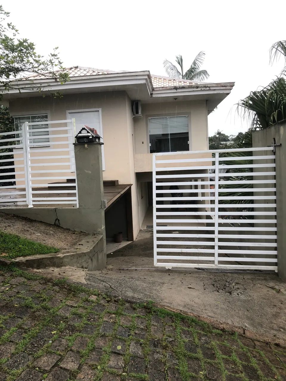 Vendo ou troco sobrado Floresta 