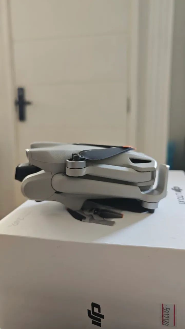 Drone Dji mini 3 com 1 bateria e controle com tela embutida  - Foto 3