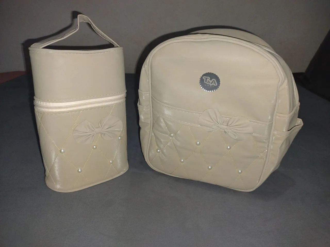 Kit Mochila Maternidade + Porta Mamadeiras T&A