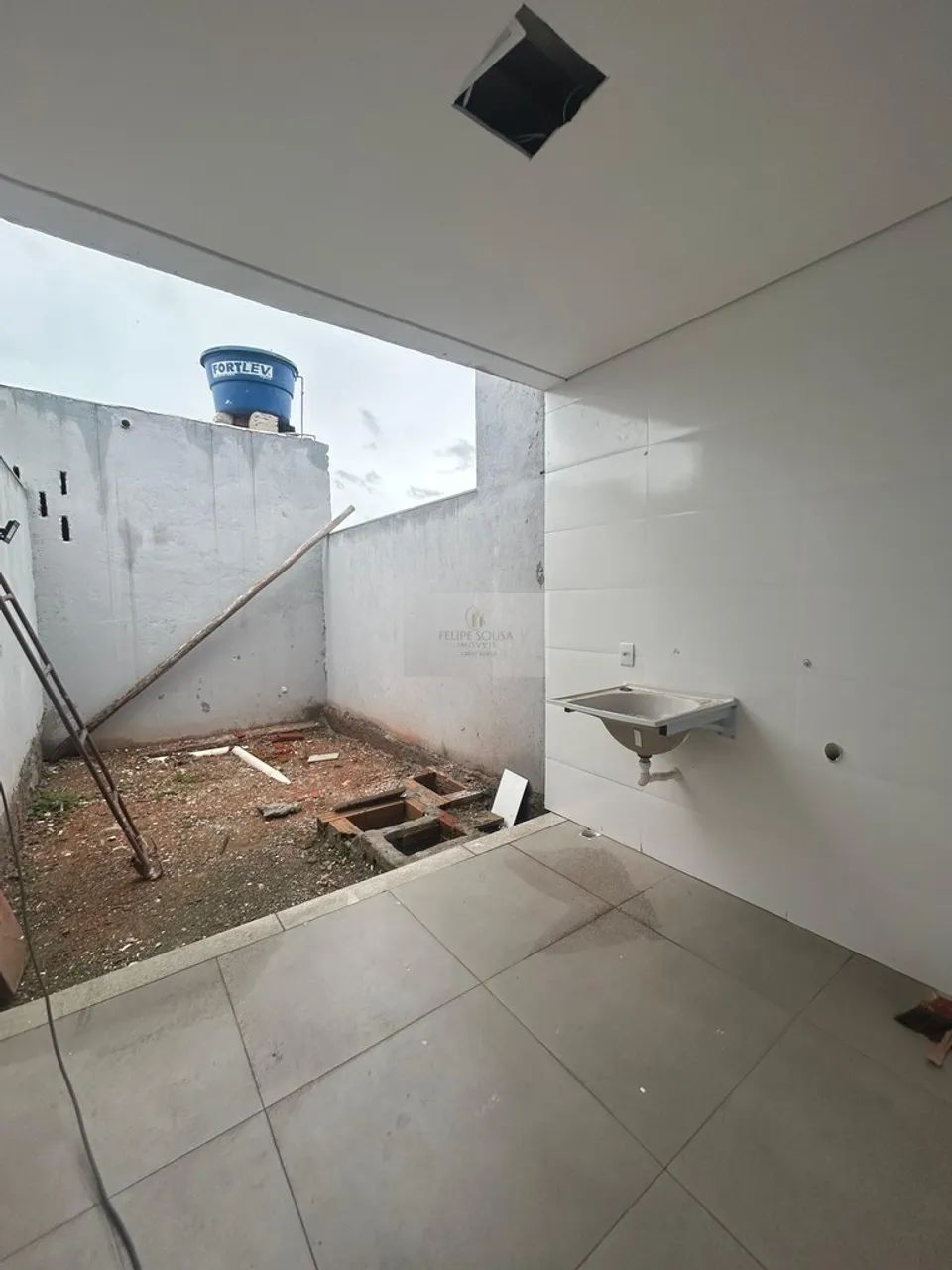 CASA DE ALTO PADRÃO COM 3 SUITES A 500METROS DO CENTRO - Foto 3