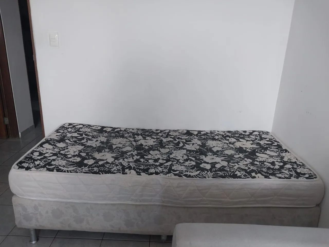 Cama solteirão em bom estado - Foto 2