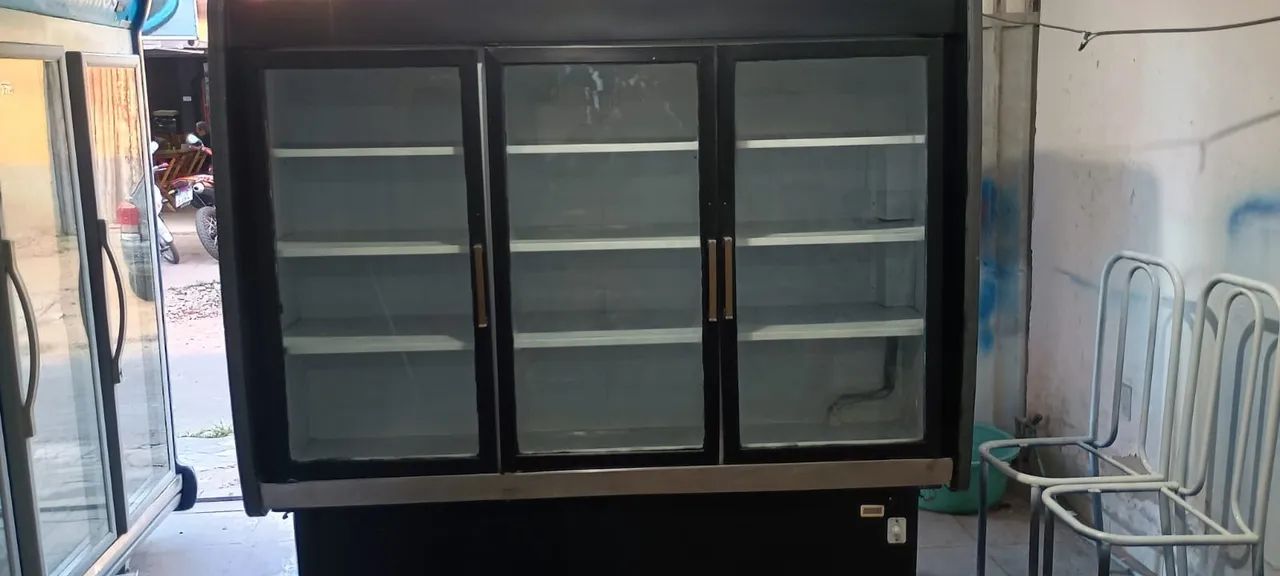 Expositor auto serviço 3 portas fica 