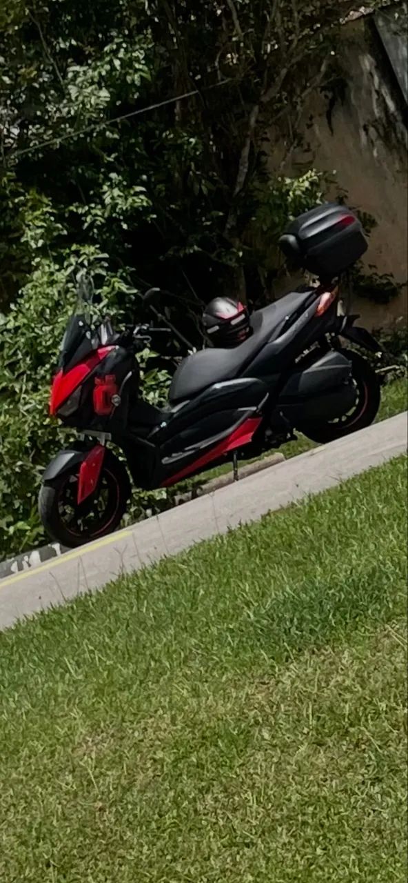 XMAX 