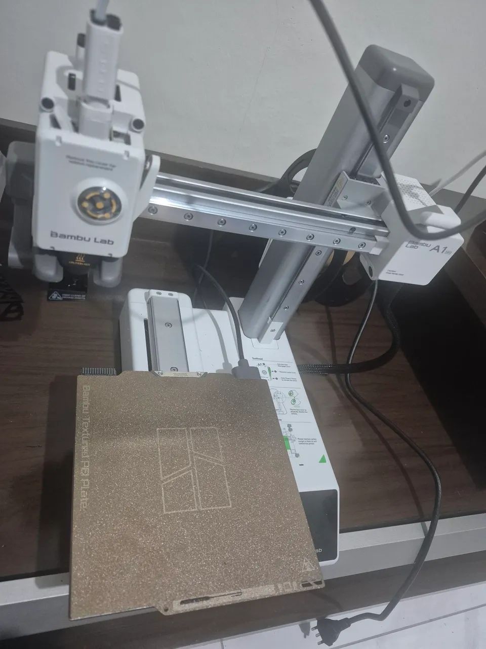 Impressora 3D bambu lab A1 mini - menos de 100h de uso - Perfeito estado