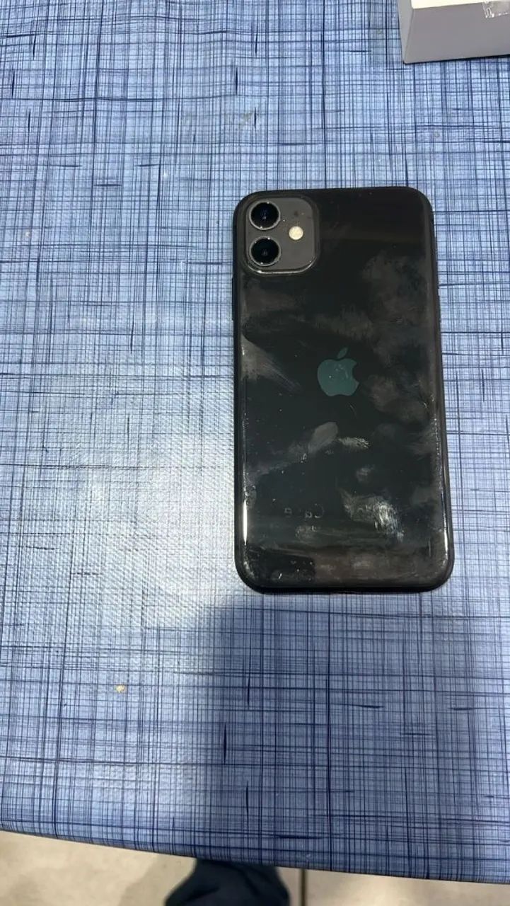 IPhone cor preto  modelo IPhone 11 - Foto 3