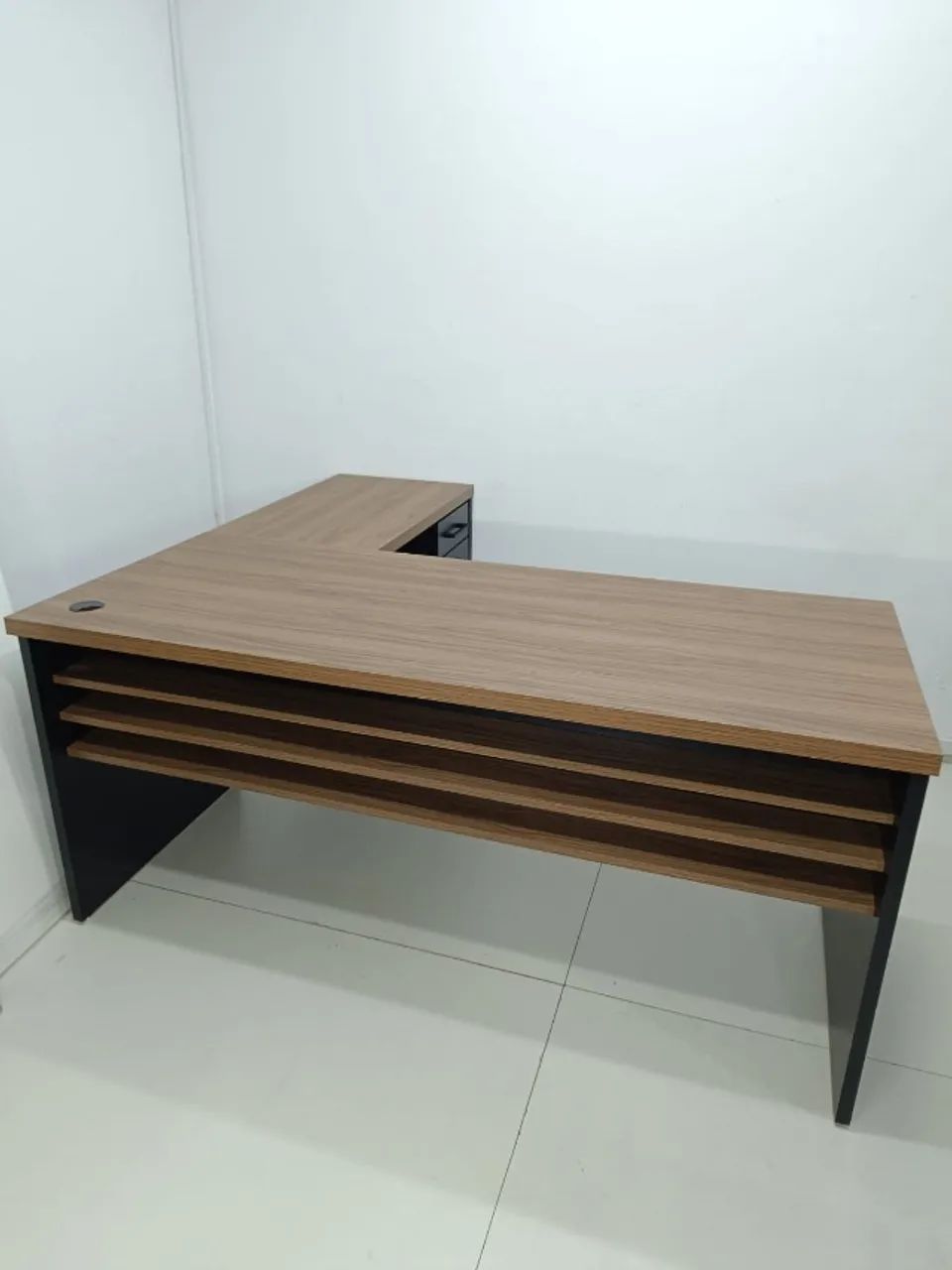 Mesa de escritório em L