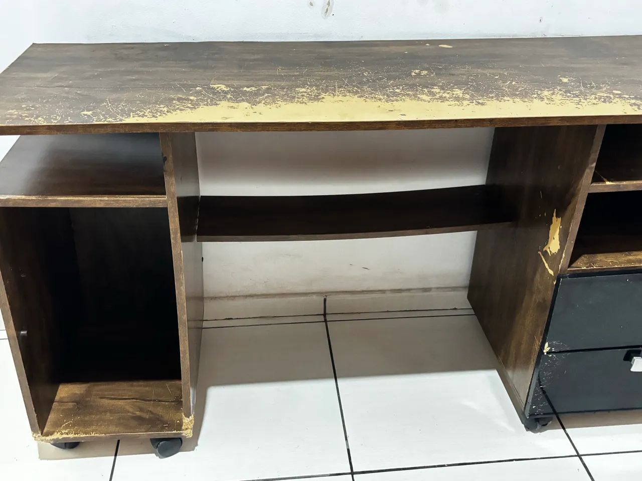 Escrivaninha Grande com Gaveteiro e Nichos  - Foto 3