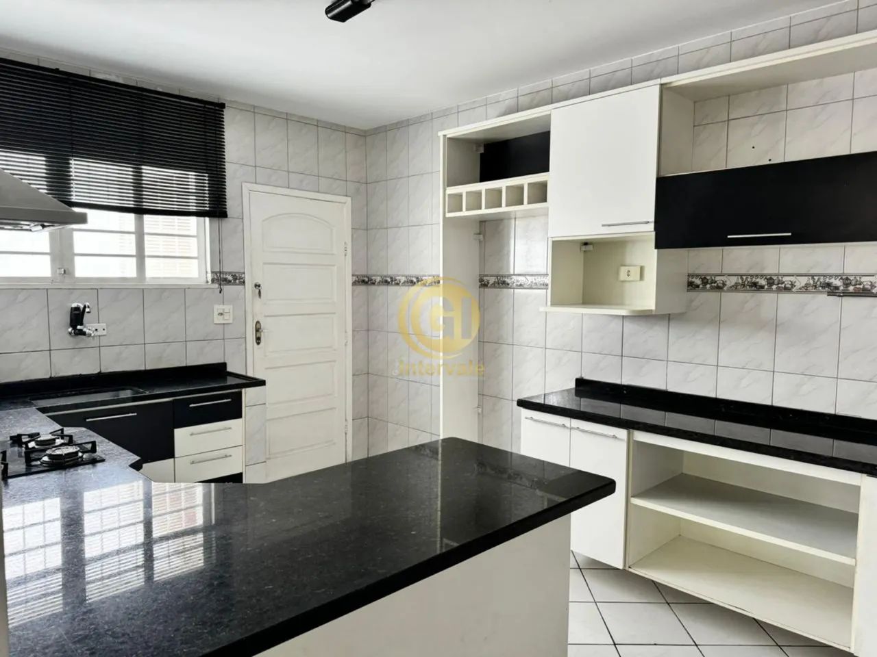 Sobrado Comercial para Locação - Centro de Jacareí: 3 Quartos, 1 Suíte, 2 Vagas de Garagem - Foto 8