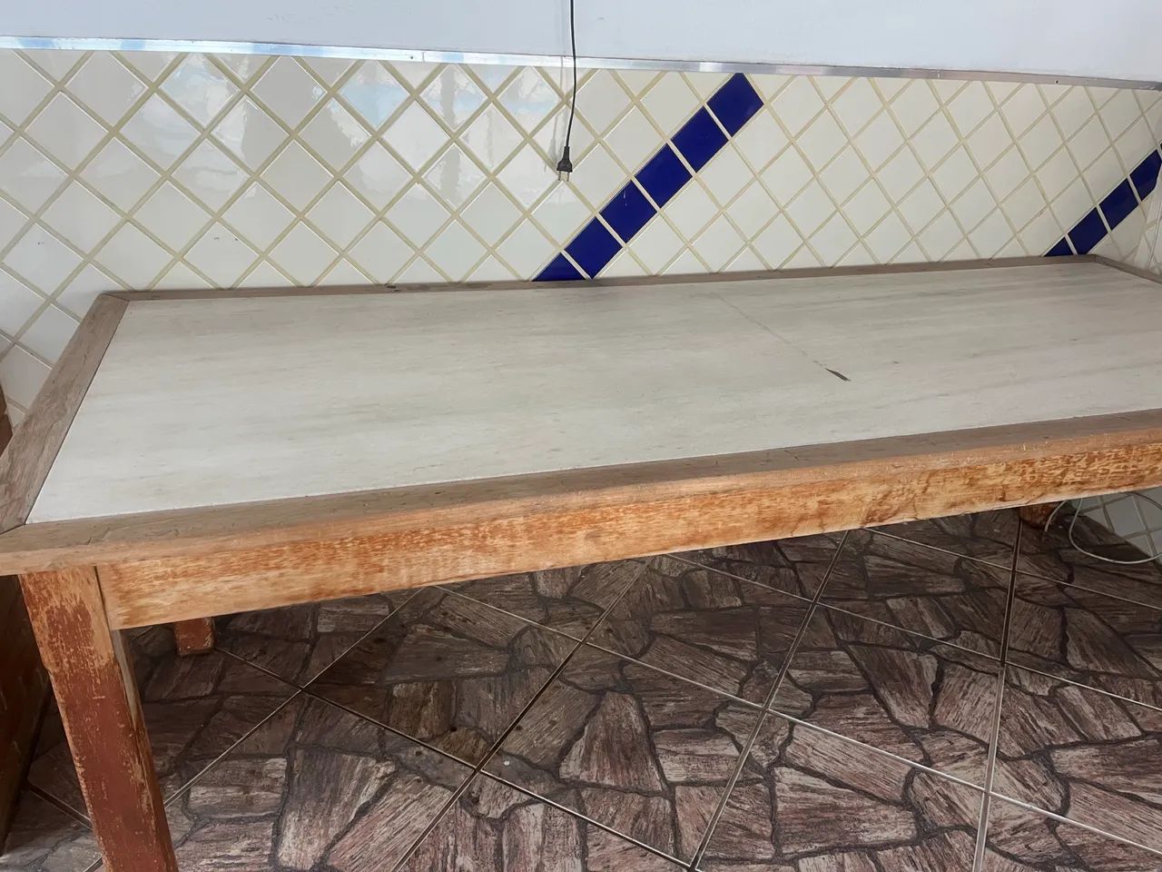 Mesa de madeira com pedra de mármore  - Foto 3