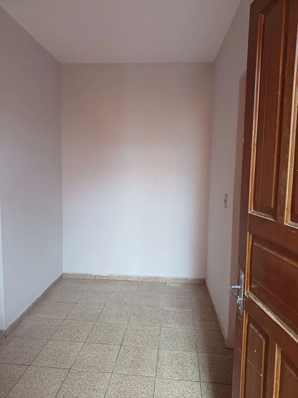 Aluga-se casa com três cômodos. - Foto 4