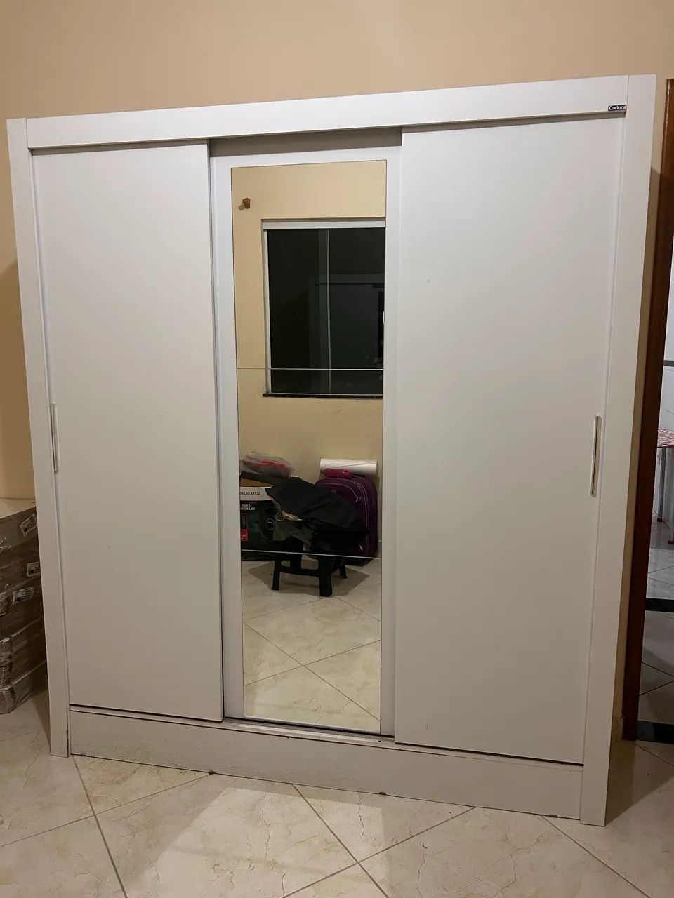 Guarda-Roupa Branco 3 Portas de Correr com Espelho - Ótimo Estado
