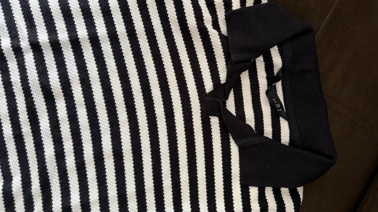 Camisa polo listrada - preto e branco 